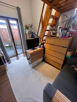 Studio Flat, Burroughs Parade, NW4 - Photo 1