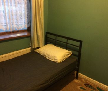 Room in a Shared House, Newbury Park, IG2 - Photo 3