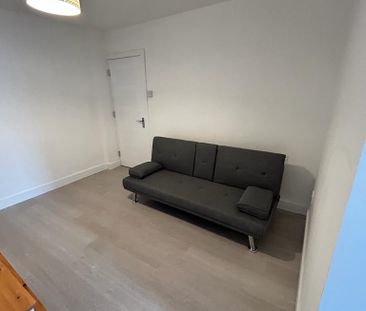 Room For Rent Queen Street, Pontypridd - Photo 1