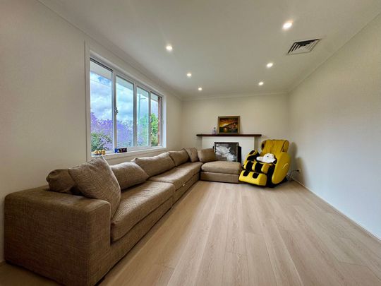 A Tranquil Oasis with Convenient Living - Charming Family Home in Castle Hill - Photo 1