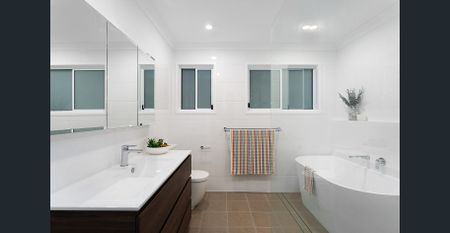 Four Bedroom Family Retreat With Studio - Photo 4