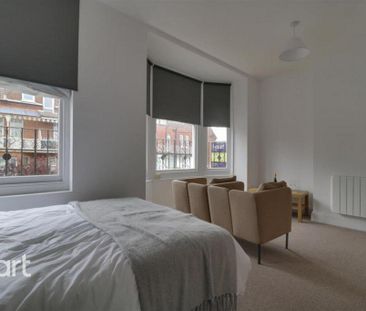 1 bedroom in a house share to rent - Photo 2