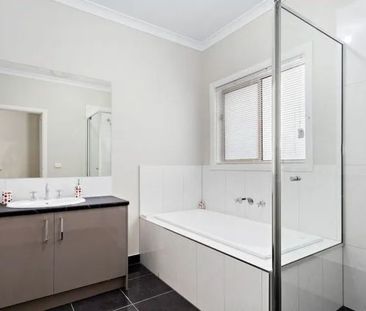 Charming Family Home in Cobblebank - Photo 6