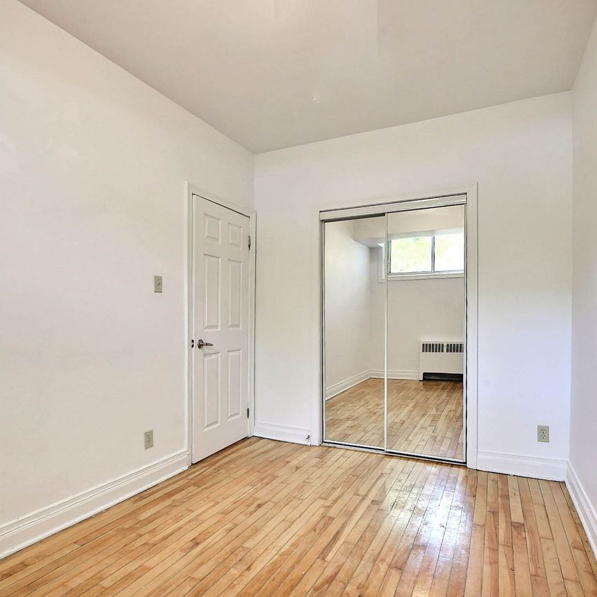 3010 Avenue Van Horne - Photo 1