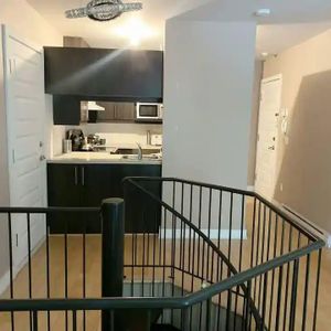 Great 2 bedroom condo. 2 floors. Amazing location. - Photo 2