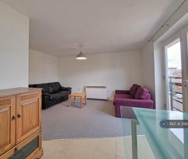 2 bedroom flat to rent - Photo 4