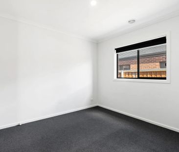 Modern 4-Bedroom Home with Spacious Backyard - Photo 1