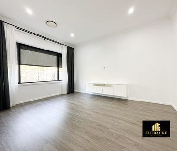 Luxury Living Meets Comfort – Immaculate Family Home in Bonnyrigg - Photo 3