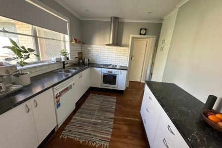 FURNISHED 3 BEDROOM HOME CLOSE TO GV HEALTH - Photo 5