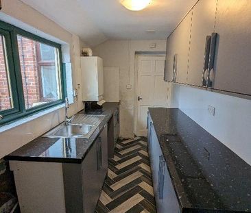 2 bedroom terraced house to rent - Photo 2