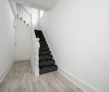 3 bedroom flat to rent - Photo 4