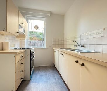 Spacious Ground Floor Apartment in Prime Northcote Location - Photo 5