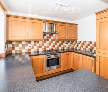 2 bedroom flat to rent Trinity Green - Photo 2