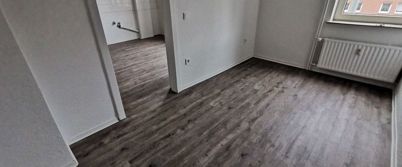 Renovierte 2,5-Zimmer-Wohnung mit Balkon! - Photo 1