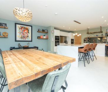 6 bedroom detached house to rent - Photo 2