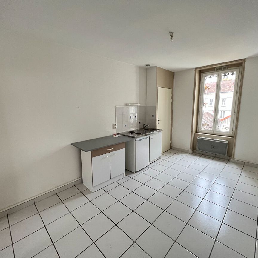 T1 - 3eme étage - Photo 1