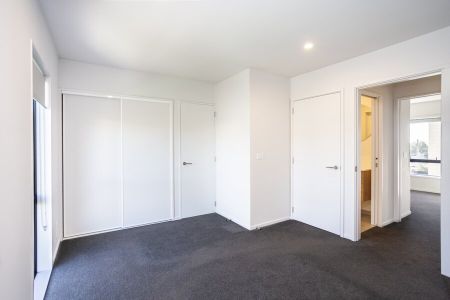 Modern townhouse, close to CBD! - Photo 3