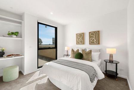 2-Bedroom, 2-Bathroom Apartment in Prime Location - Photo 3