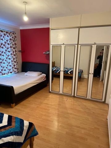 Room in a Shared House, Gartmore Road, IG3 - Photo 5