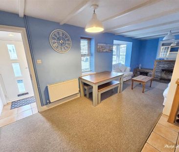 2 bedroom end of terrace house to rent - Photo 1