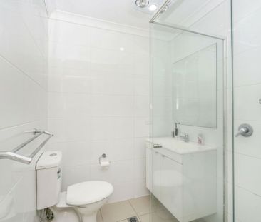 Beautifully Presented Home - Photo 6