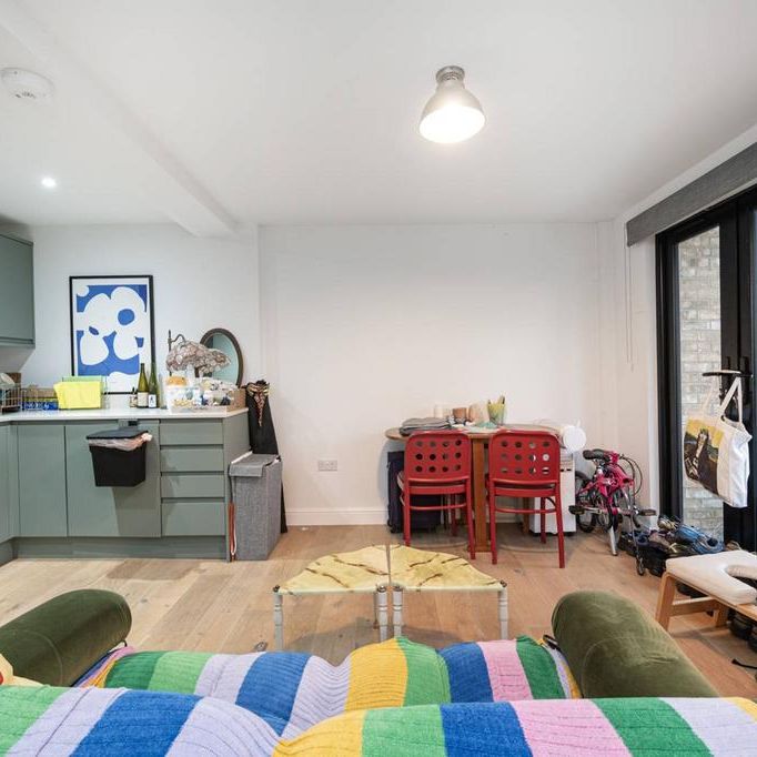 Studio to rent - Photo 1