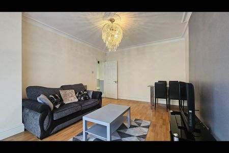 4 Bed Semi-Detached House, Bowes Road, W3 - Photo 4