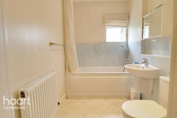 3 bedroom flat to rent - Photo 1
