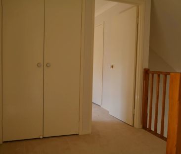 Light-Filled Three-Bedroom Townhouse in Peaceful Leura Location! - Photo 6