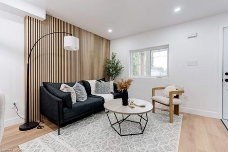 For Lease - 8 Whitfield Avenue, Hamilton, Ontario - Photo 3