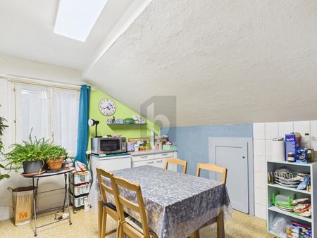 VERY CHARMING AND WELL-MAINTAINED ON TWO LEVELS - Photo 2