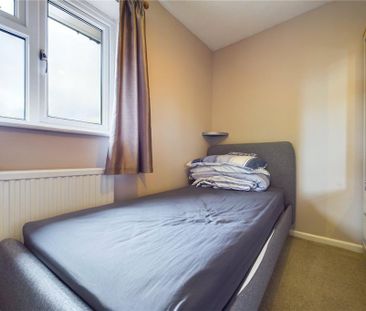 3 bedroom semi-detached house to rent - Photo 4