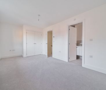 2 bedroom semi-detached house to rent - Photo 3