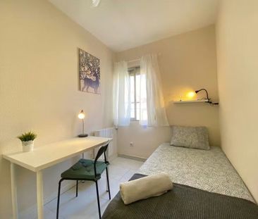 Calle de Valderrobres, Madrid, Community of Madrid 28022 - Photo 4