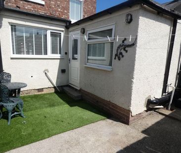 3 bed terraced house to rent in NE31 - Photo 2