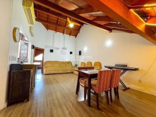 Casa com 2 quartos e 250m² para alugar em Auxiliadora, Porto Alegre. - Photo 1
