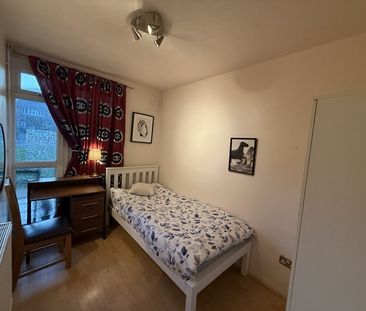 Room in a Shared House, Wharncliffe House, SW15 - Photo 4