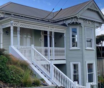 Classic Four Bedroom Villa Recently Renovated - Photo 1