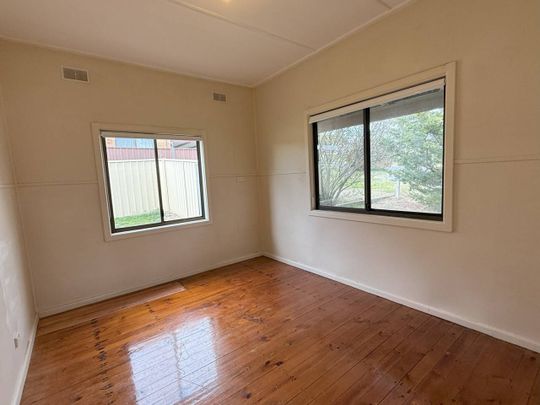 1/7 Victoria Street, Cooma - Photo 1