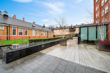 2 Bed Penthouse, Drummond Way, N1 - Photo 2