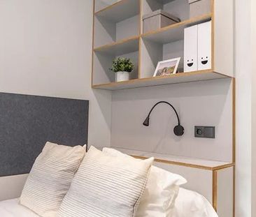 Calle Camilo José Cela, Sevilla, Andalusia 41018 - Photo 2