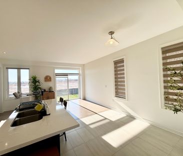 For Lease - 103 Picardy Drive, Hamilton, Ontario - Photo 3