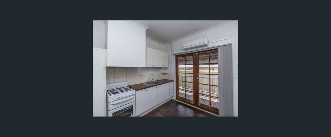 Charming Cannington Character - Photo 1