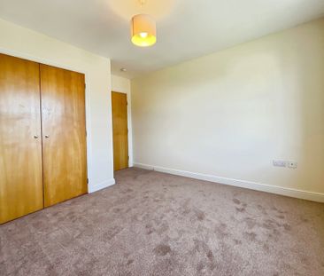2 bedroom Apartment to let - Photo 3