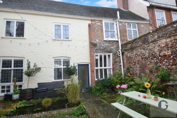 The Close, Norwich - Photo 1
