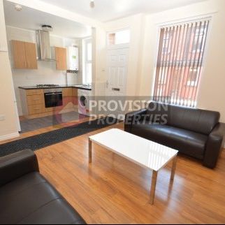 2 Bedroom Student Professional Houses in Hyde Park - Photo 1