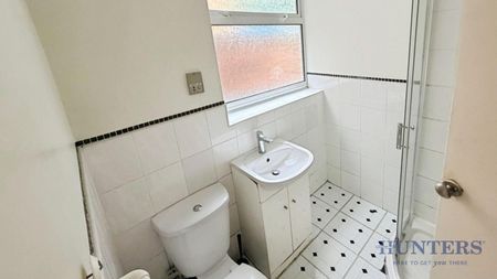 2 bedroom Flat To Let - Photo 3