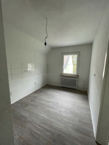 Attraktiv! Ansprechende 2,5-Zimmer-Dachgeschosswohnung in grüner Umgebung - Photo 4