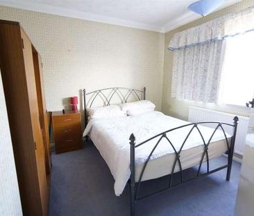 Overcliff Road, Grays, RM17 - Photo 2