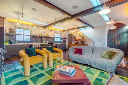 5 bedroom townhouse to rent - Photo 3